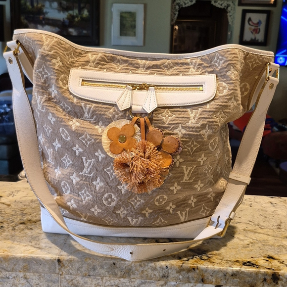 Louis Vuitton Handbags - Louis VuittonLimited Edition BlancMonogram Sabbia Besace Bag. Serialcode FO4170.